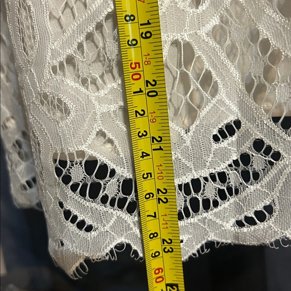 Tobi Elegant White Lace Dress with Deep V-Neck size M - Picture 12 of 16